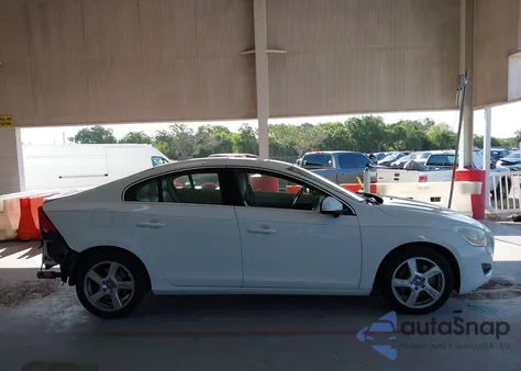 2013 Volvo S60 T5/T5 Platinum/T5 Premier/T5 Premier Plus из США, поврежденный, VIN YV1612FS2D2199231